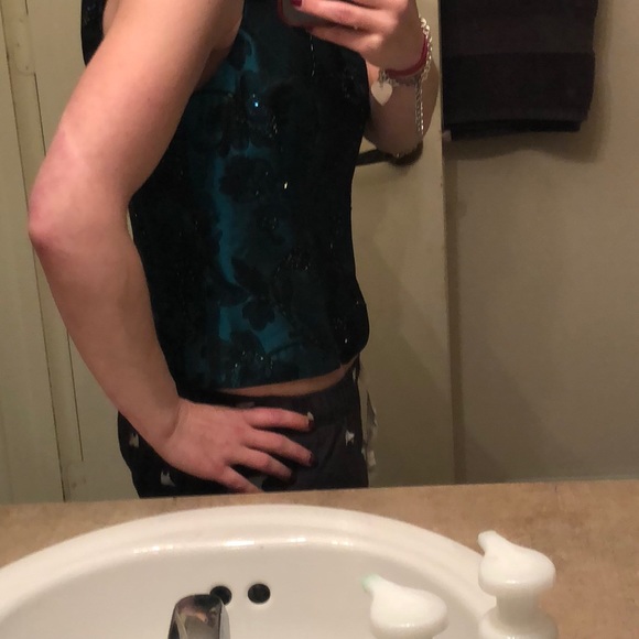 NWT beautiful top! ** - Picture 6 of 8